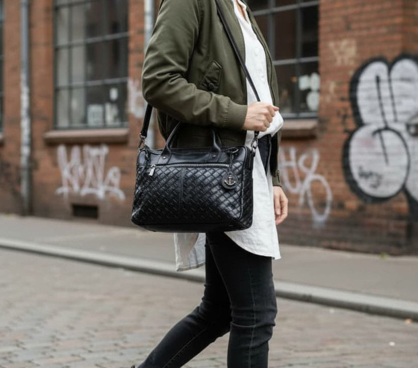 Frau geflochtener Tasche aus Leder Aris