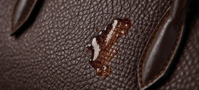 Tasche vor Leder Flecken entfernen