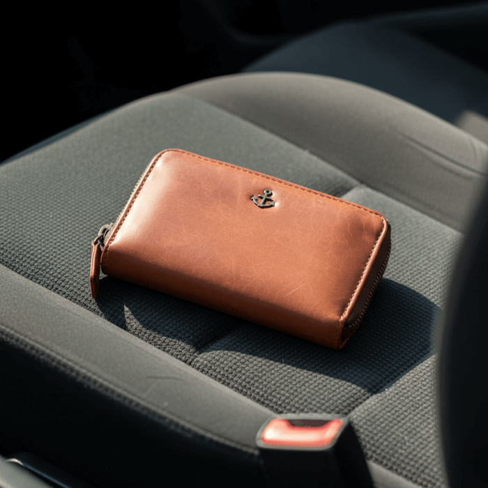 Geldbörse auf Beifahrersitz