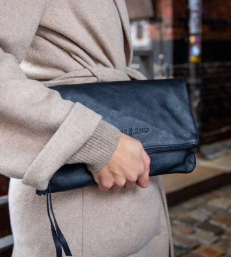 Clutch Leder Anika in Ash