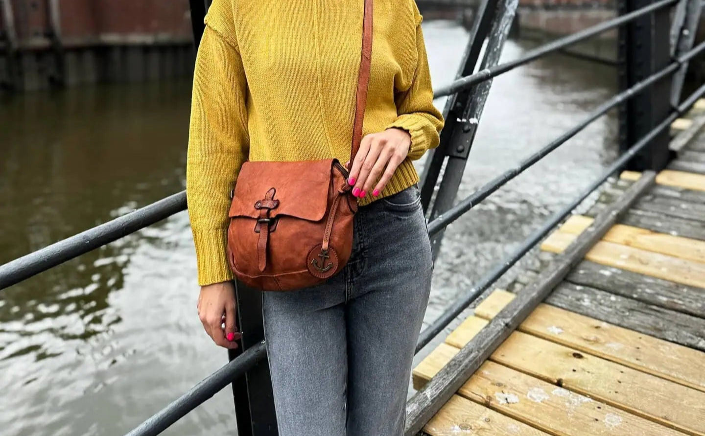 Umhängetasche aus Leder Theresia in cognac