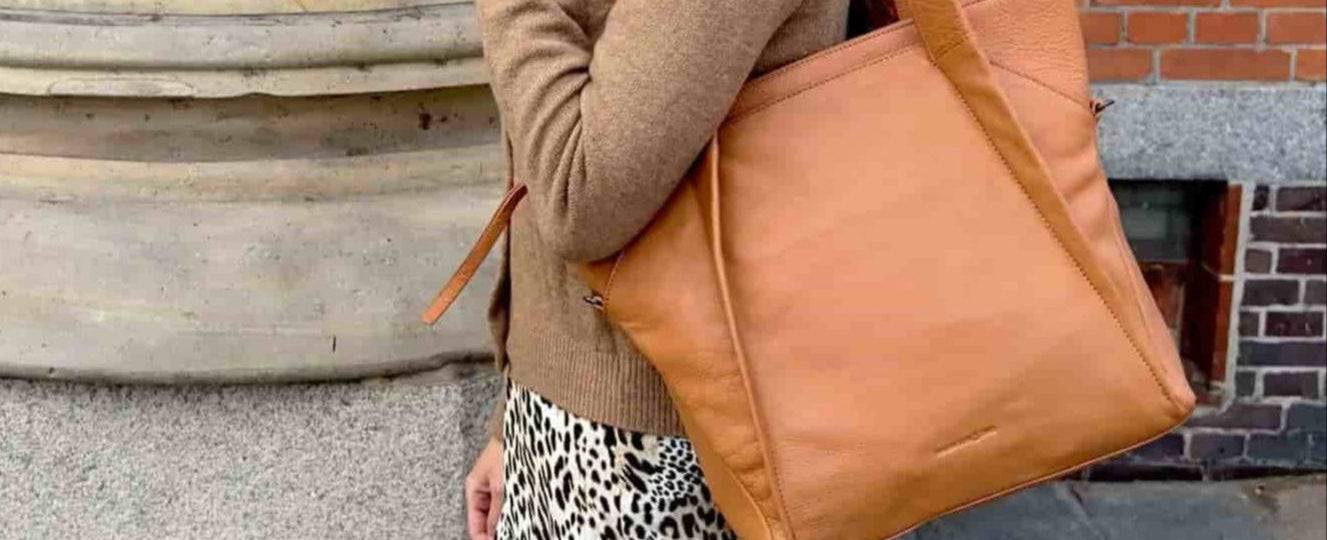 Laptopasche aus Leder Manon in Sand Farben 