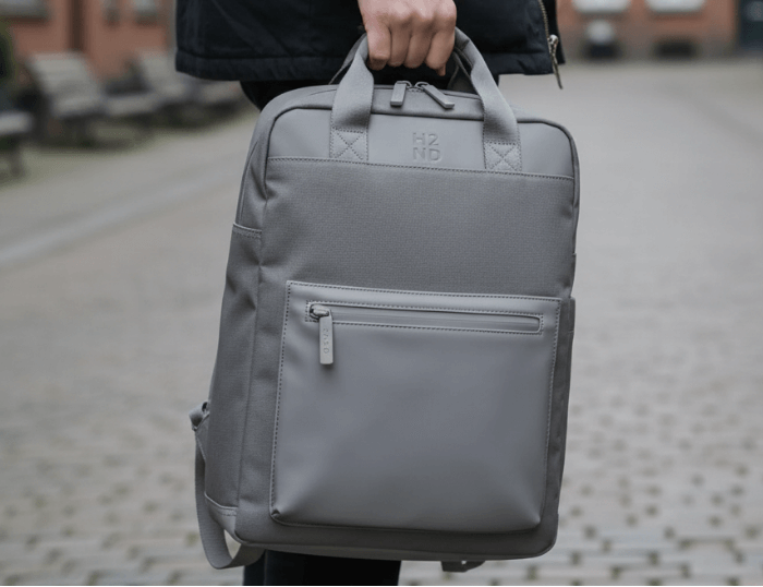 Lederrucksack in Stadt