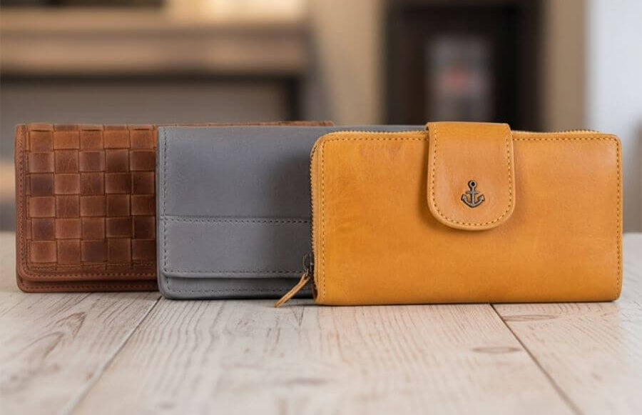 verschiedene große Geldbörsen nebeneinander