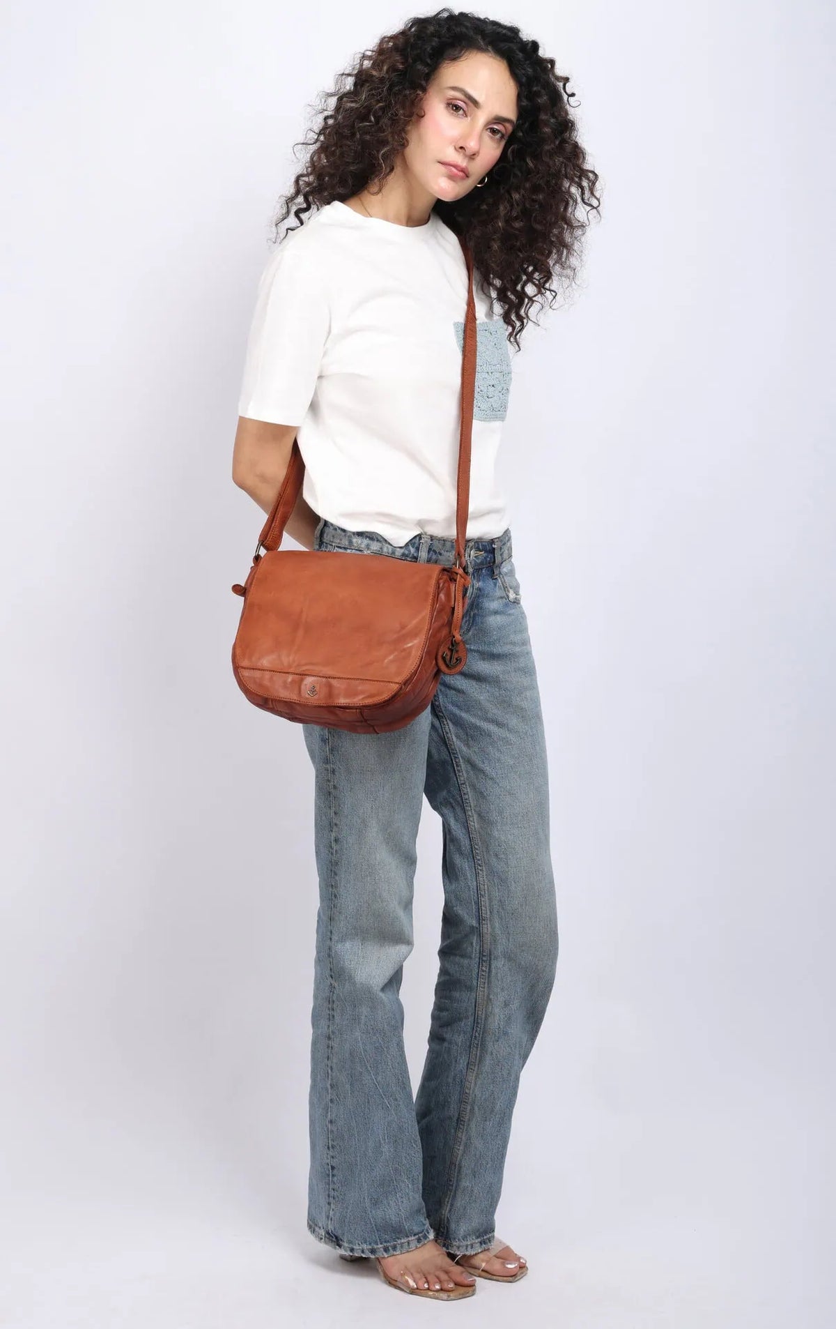 Lotta-2 – Voir le sac porté – Cognac