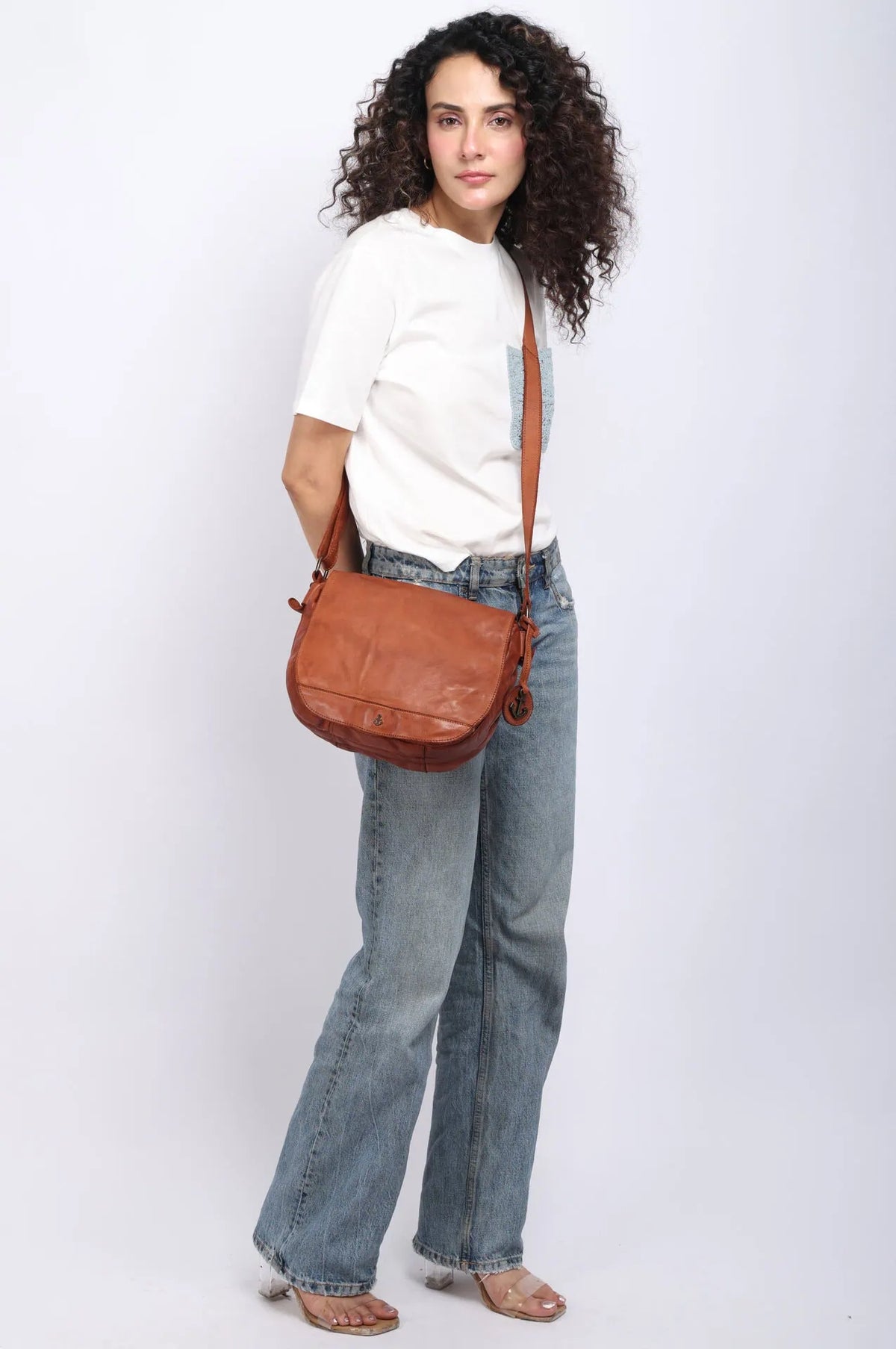 Lotta-2 – Voir le sac porté – Cognac