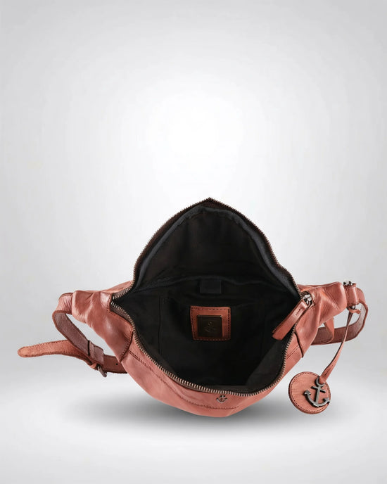 h2nd_11544_jamie_cognac_06.webp