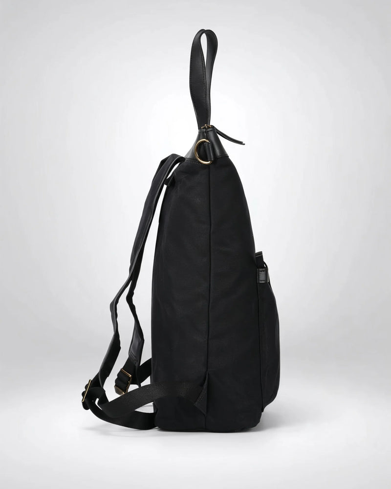 h2nd_12555_hugo_black_03.webp