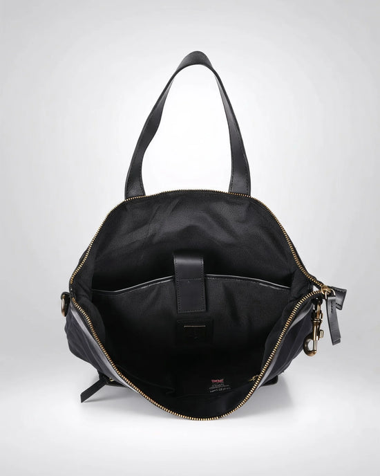 h2nd_12555_hugo_black_05.webp