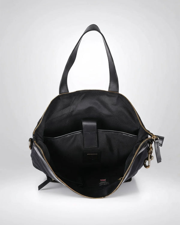 h2nd_12555_hugo_black_05.webp