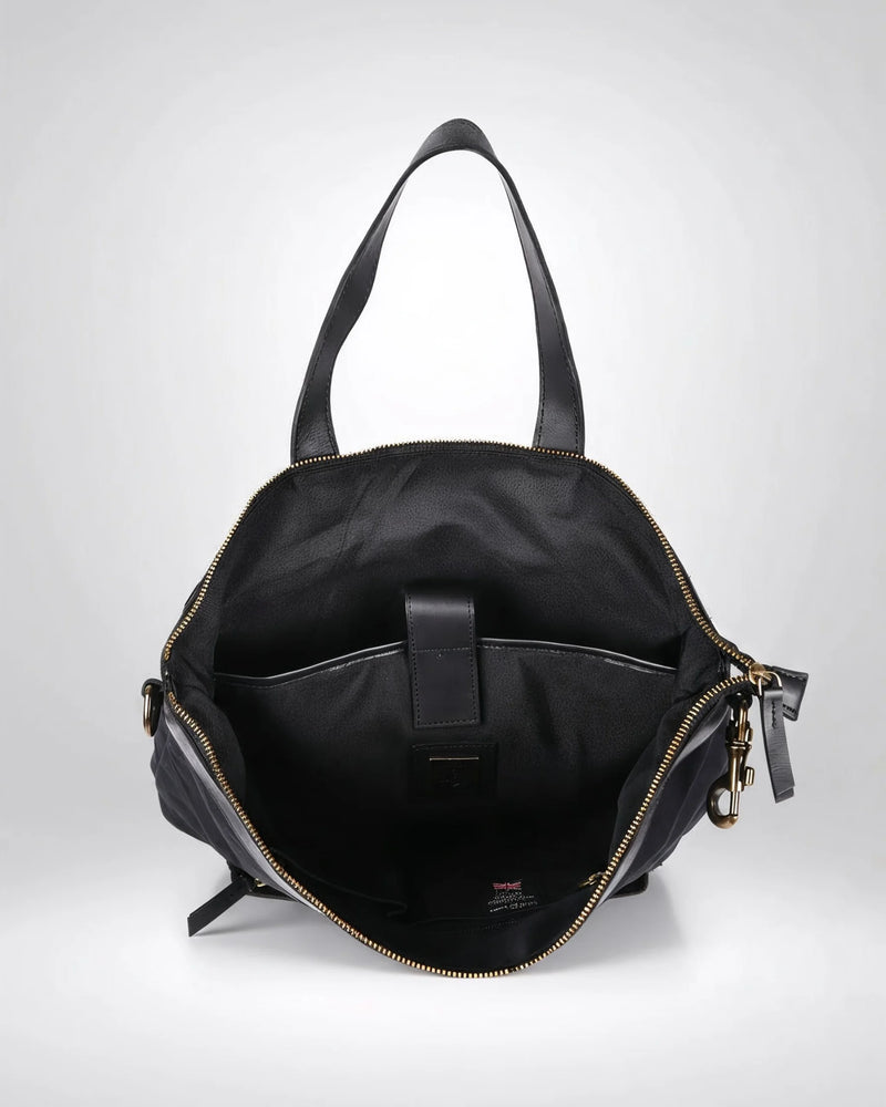 h2nd_12555_hugo_black_05.webp