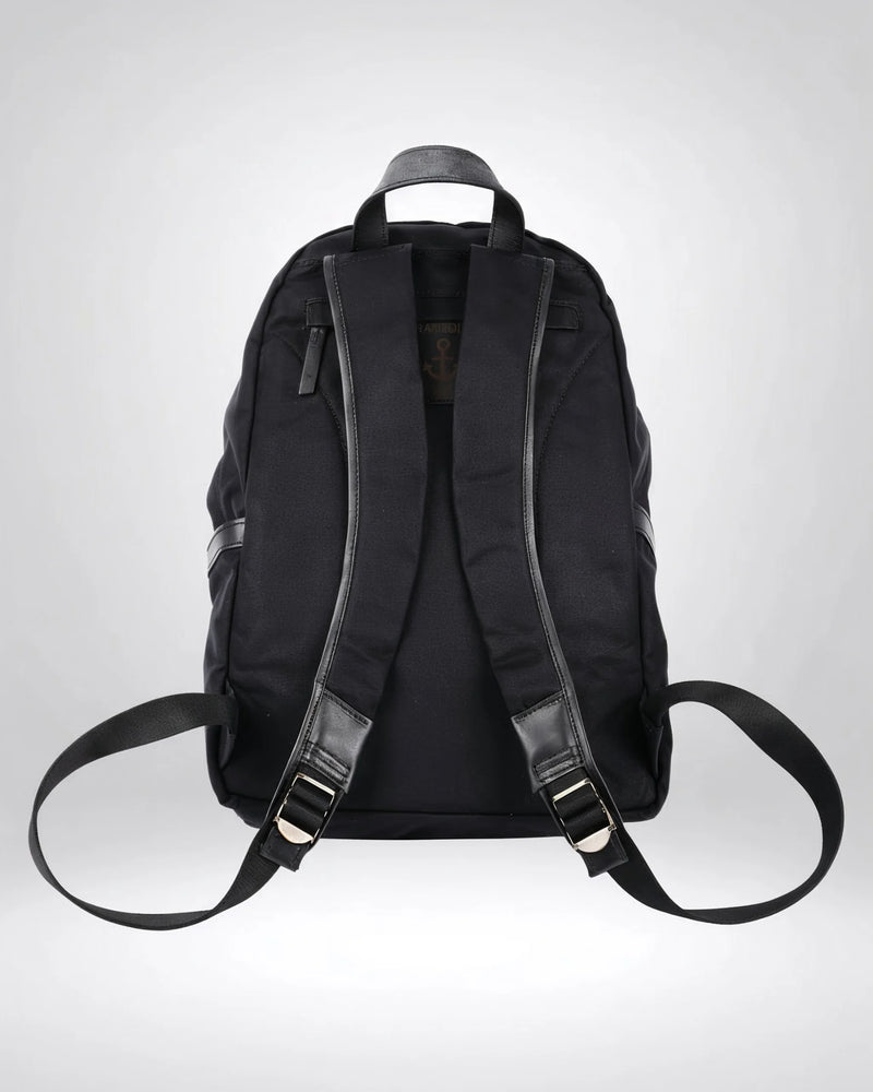 h2nd_12559_flo_black_04.webp