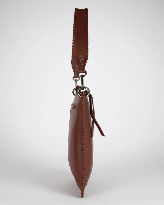 h2nd_12637_leila_cognac_03.webp