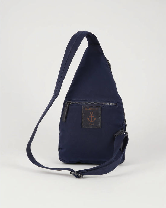 h2nd_12676_marit_navy_04.webp