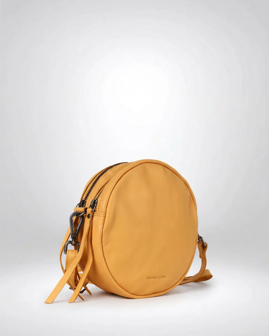 h2nd_12838_adeline_mustard_02.webp