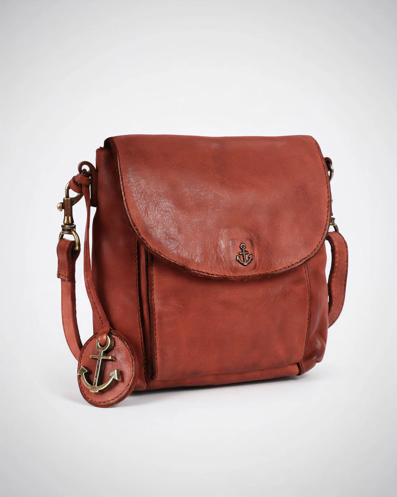h2nd_12847_iben_cognac_02.webp