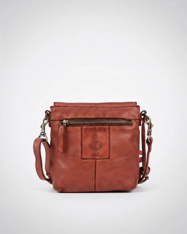 h2nd_12847_iben_cognac_04.webp