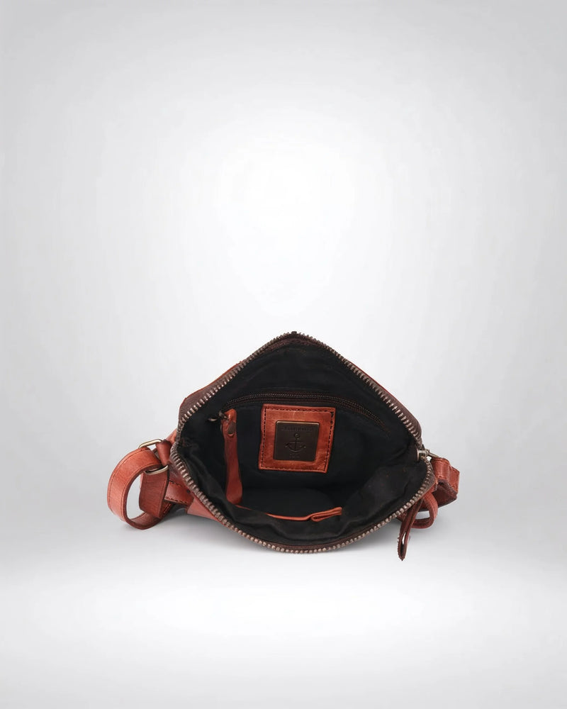 h2nd_13114_ellis_cognac_05.webp