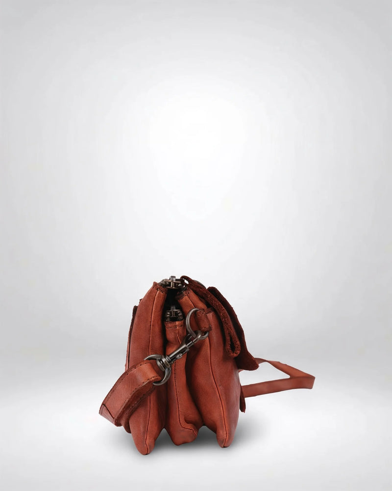 h2nd_13115_logan_cognac_03.webp