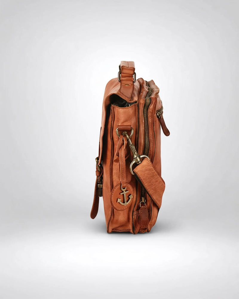 h2nd_13385_ashton_cognac_02.webp
