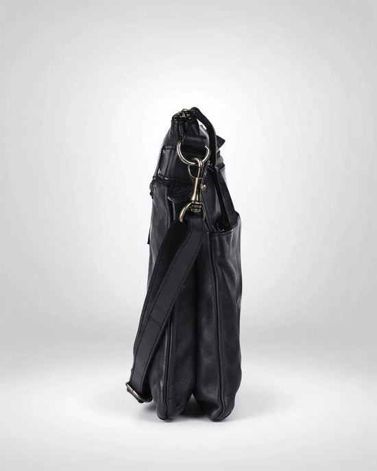 h2nd_9803-2_zora_ash_03.webp
