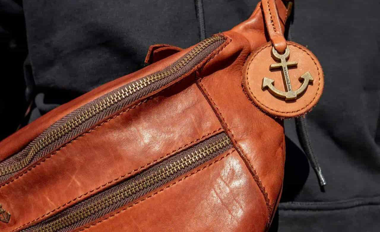 Mann Gürteltasche Leder Modell Chris in Cognac